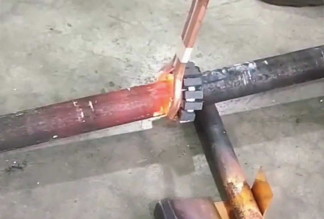 手持式高頻機(jī)由于其便攜性、多功能性和高效性，在金屬加工領(lǐng)域有著廣泛的應(yīng)用