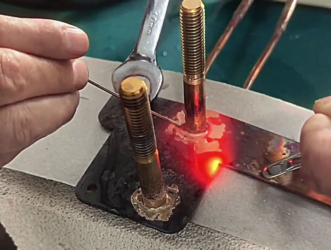 高頻焊接能快速加熱銅板與螺母的接觸面，在短時(shí)間內(nèi)達(dá)到焊接溫度