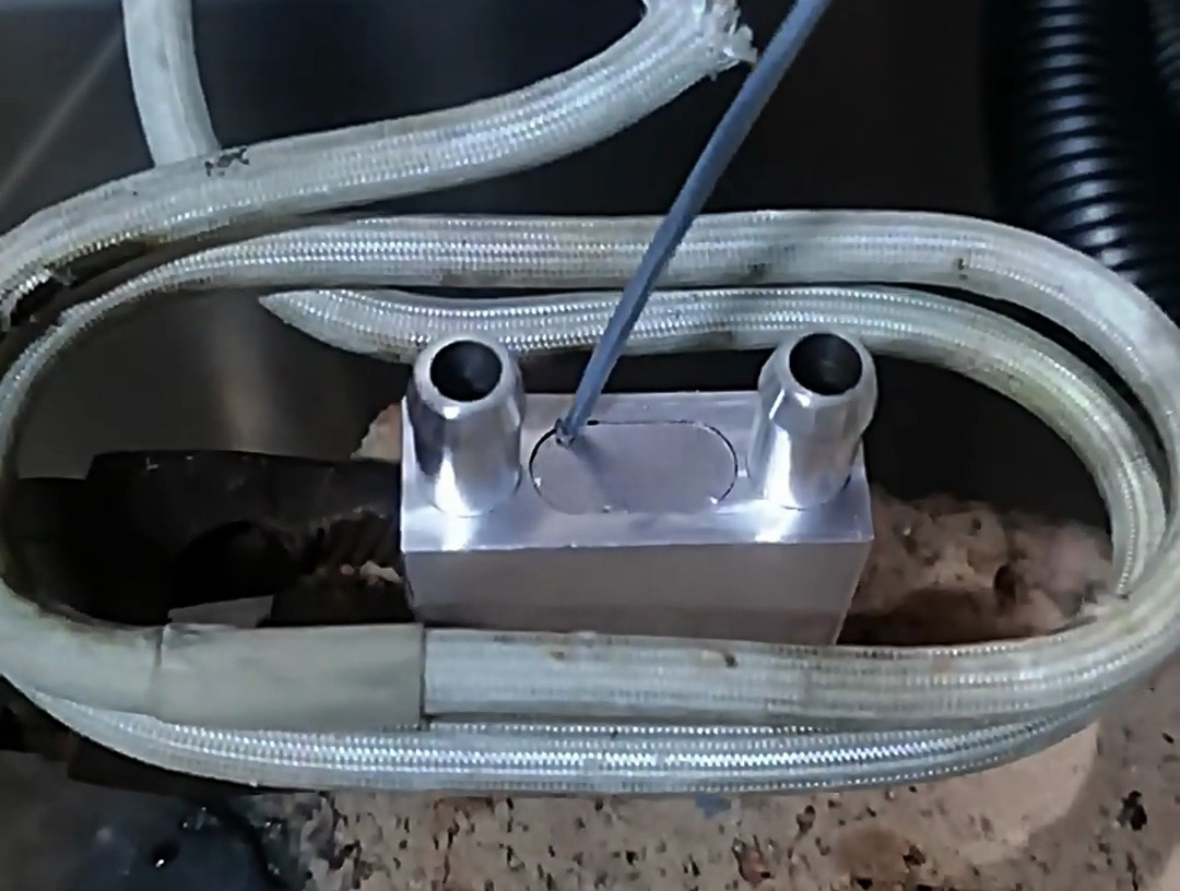 使用高頻焊機(jī)焊接鋁件，那么焊接鋁件就像喝水一樣簡單，簡單到有手就會