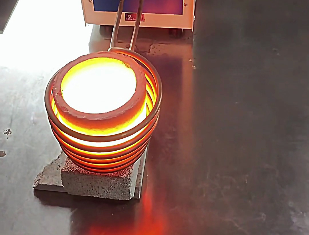 220V小型熔煉爐 是一種非常適用于實(shí)驗(yàn)室、教學(xué)、貴金屬回收、首飾加工等場(chǎng)景