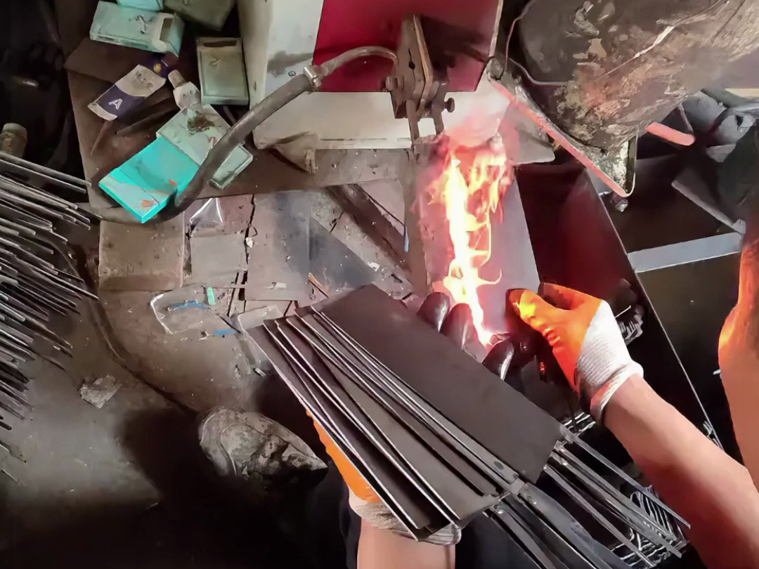 哪怕是廉價的菜刀，它也會經(jīng)過淬火熱處理工藝