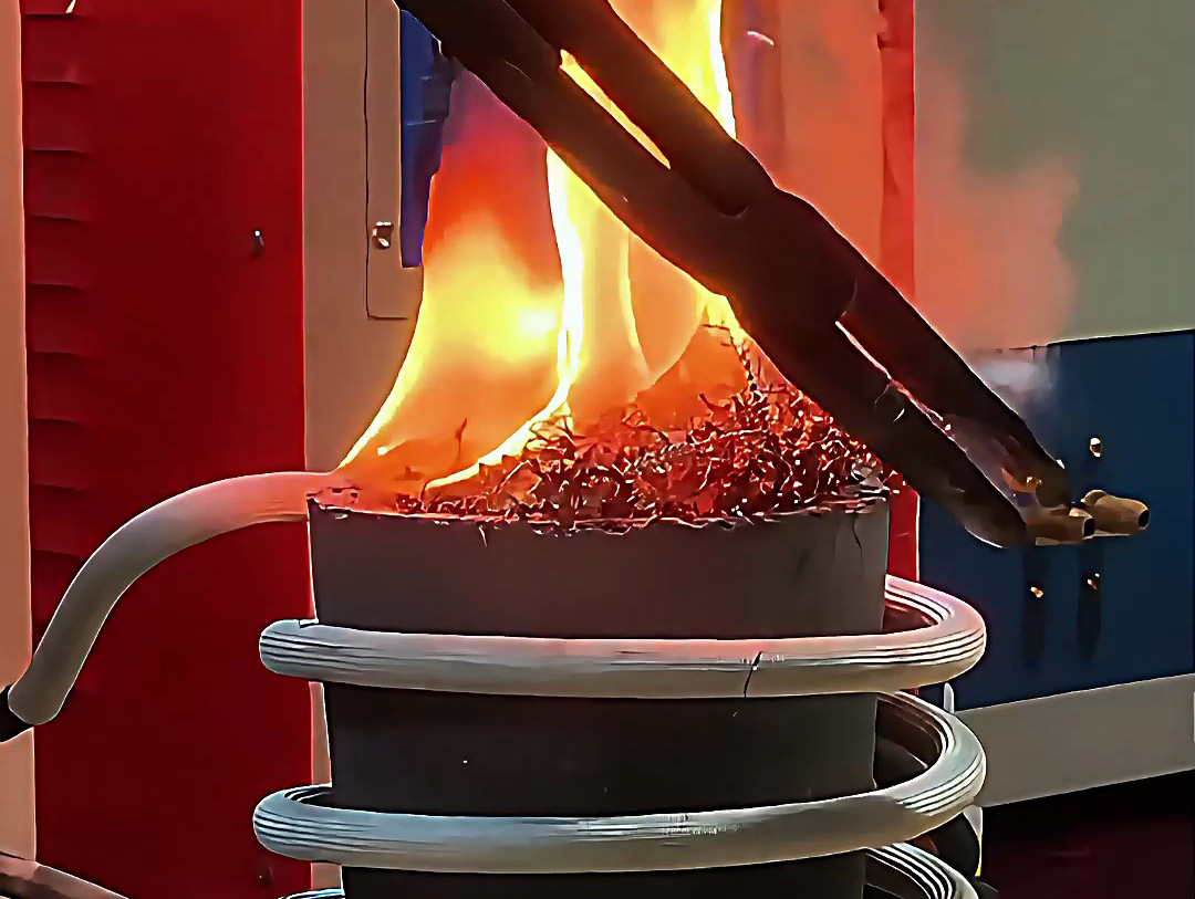 小型高頻熔煉爐，廢鐵屑熔煉只要5分鐘就可以熔煉一爐