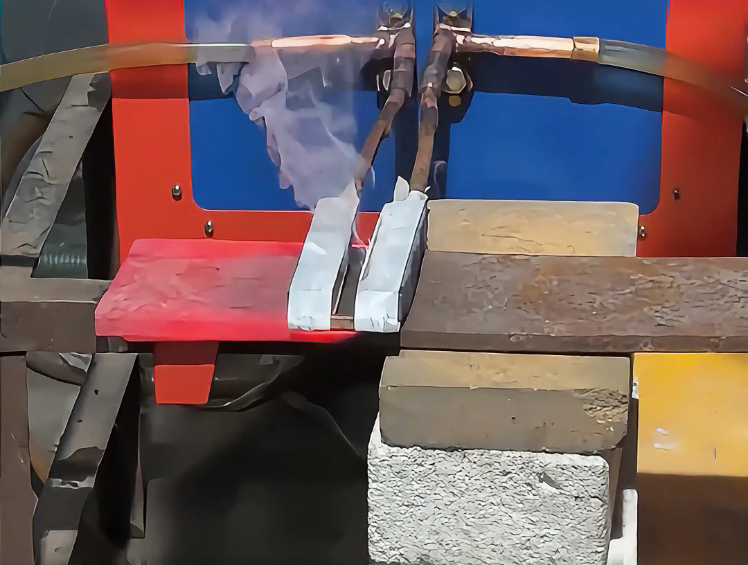 幾秒加熱6毫米鋼板！鋼板瞬間變紅！超音頻感應(yīng)加熱機(jī)效率驚人