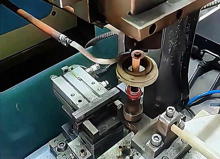 銀觸點(diǎn)高頻自動化焊接設(shè)備，支持多材料組合焊接及特殊工藝需求