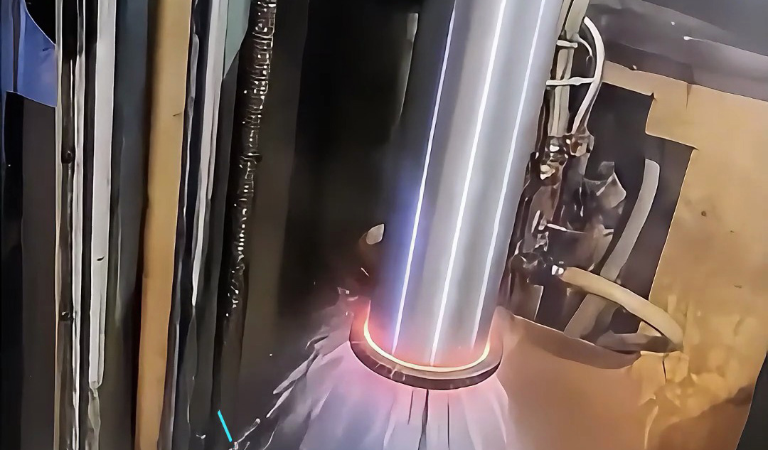 光軸進行表面高頻淬火熱處理 常用的兩種淬火冷卻介質(zhì)是油和水等介質(zhì)