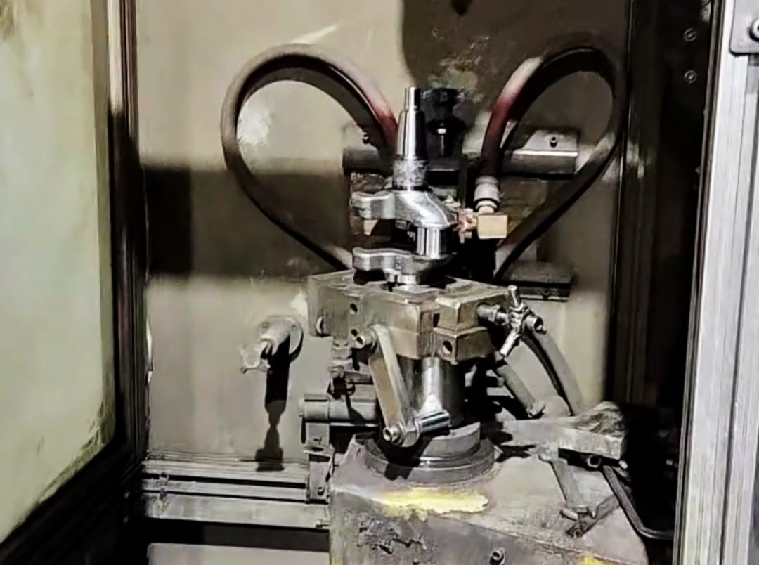 曲軸高頻淬火機(jī)床是提升曲軸性能與壽命的核心設(shè)備