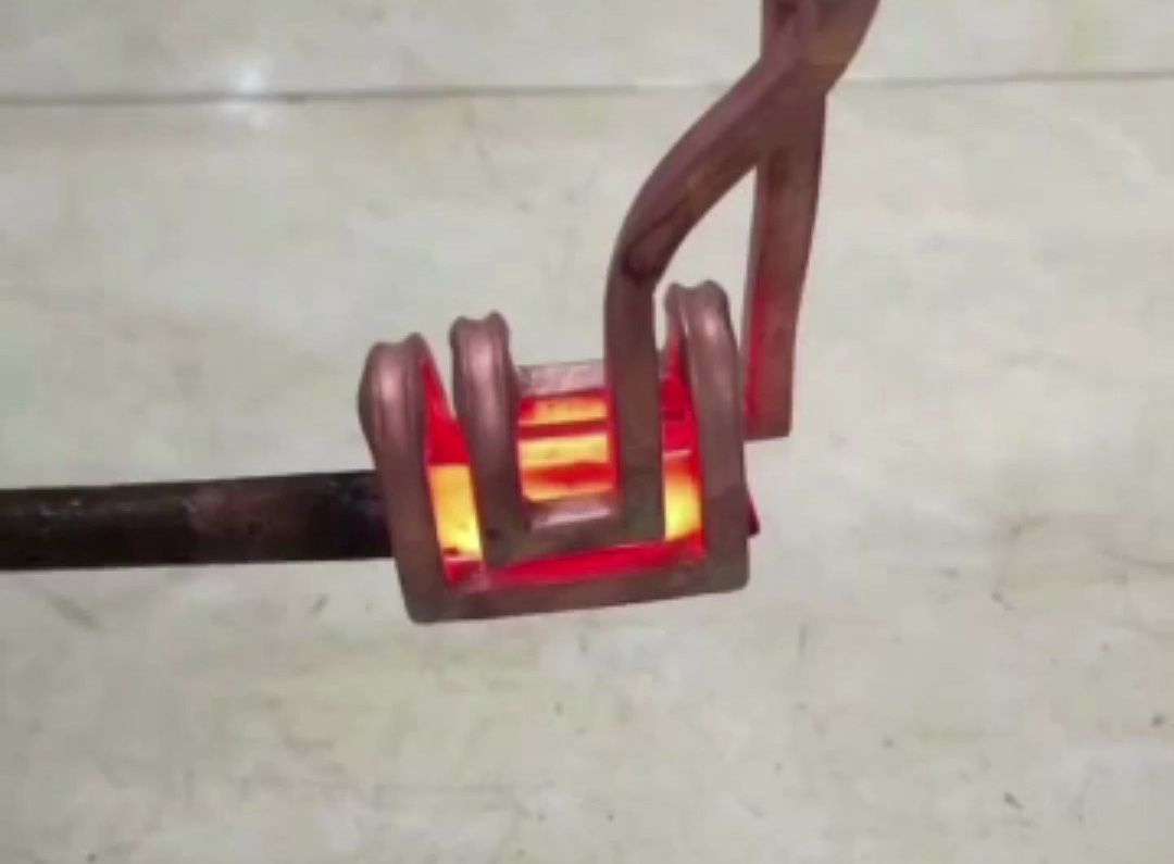 還在為金屬加熱發(fā)愁？高頻U型線圈裝置讓你大開眼界！