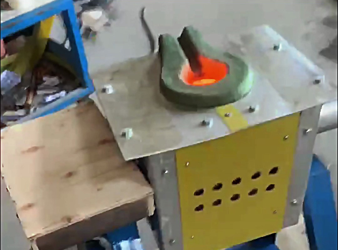 熔金熔銅熔鋁都不在話下！這款中頻熔煉爐高效可靠，廠家直供！