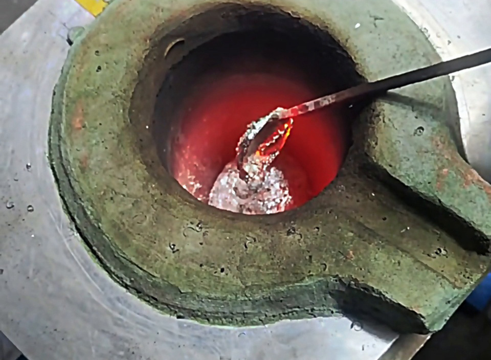 手動自動雙模式！這款錫渣中頻熔煉爐太靈活了