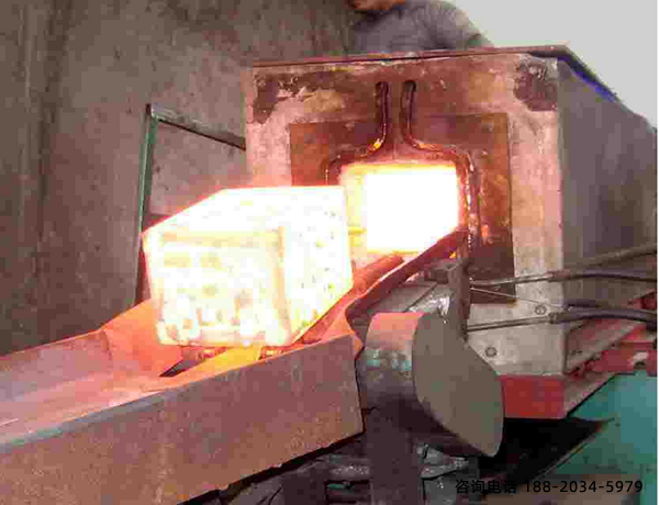 �Б�(y��ng)С�����t